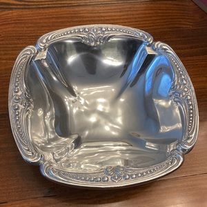 Wilton Armetale   Bel Mont am square